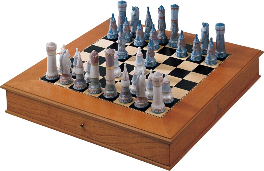 Lladro 1006333 Medieval chess set